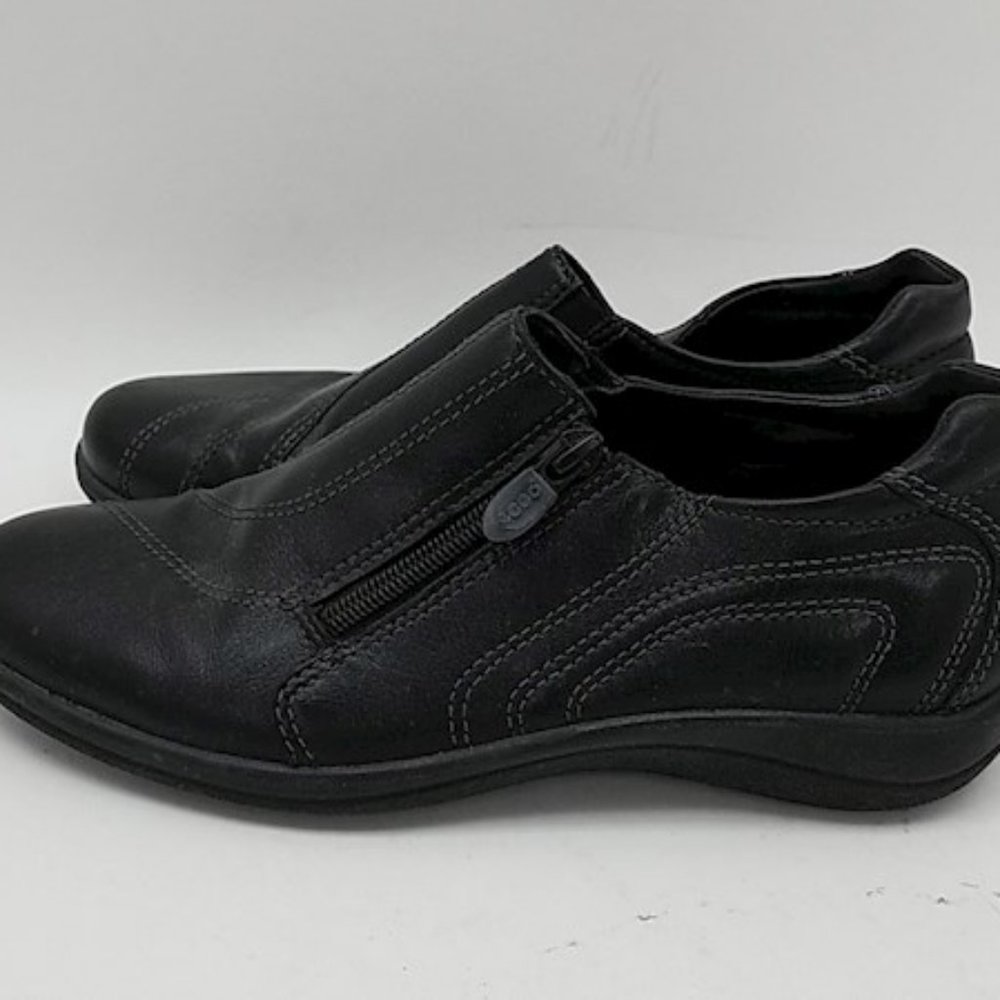 WOMEN'S ECCO BLACK LEATHER SHOES SIZE 7.5 M